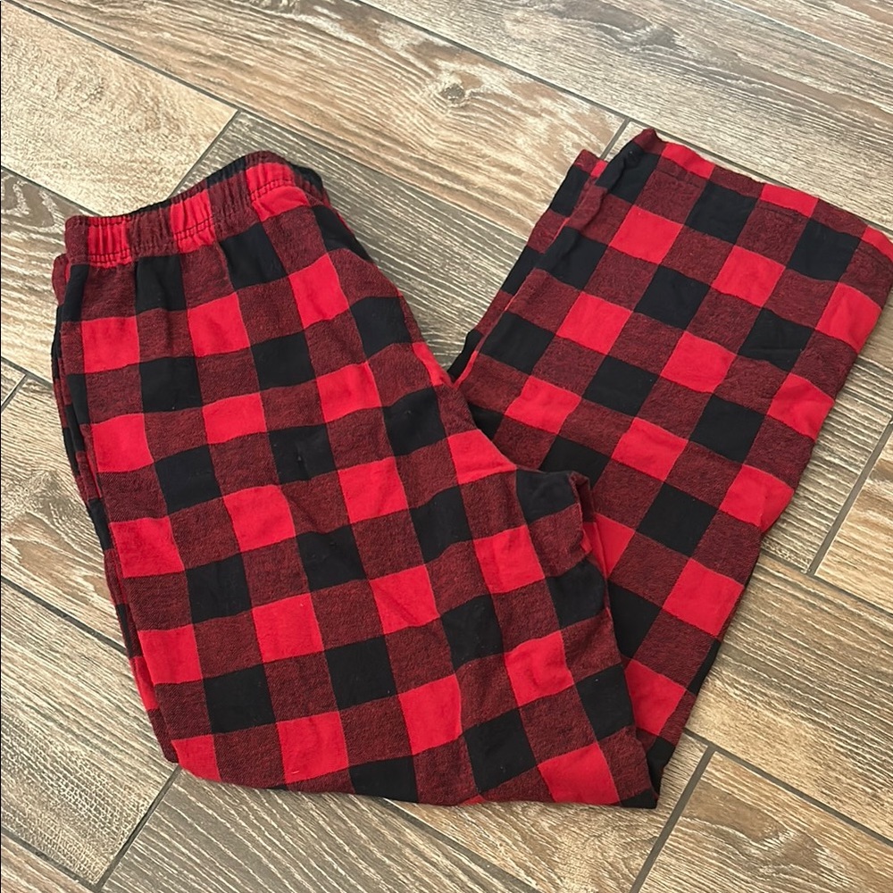 Croft & Barrow Red and Black Plaid Pajama Pants - Size Large